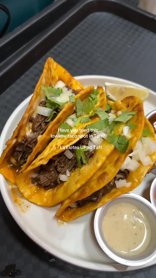 La Elotes UPad Taft location — tacos served on a tray